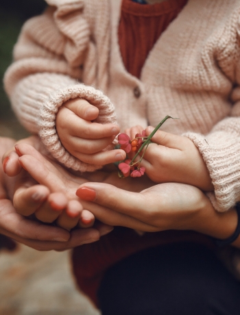 La forza e la speranza, “in punta di piedini” 